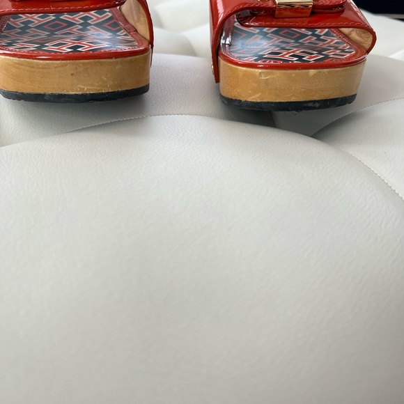 Tory Burch buckle clogs 8 - Picture 4 of 11